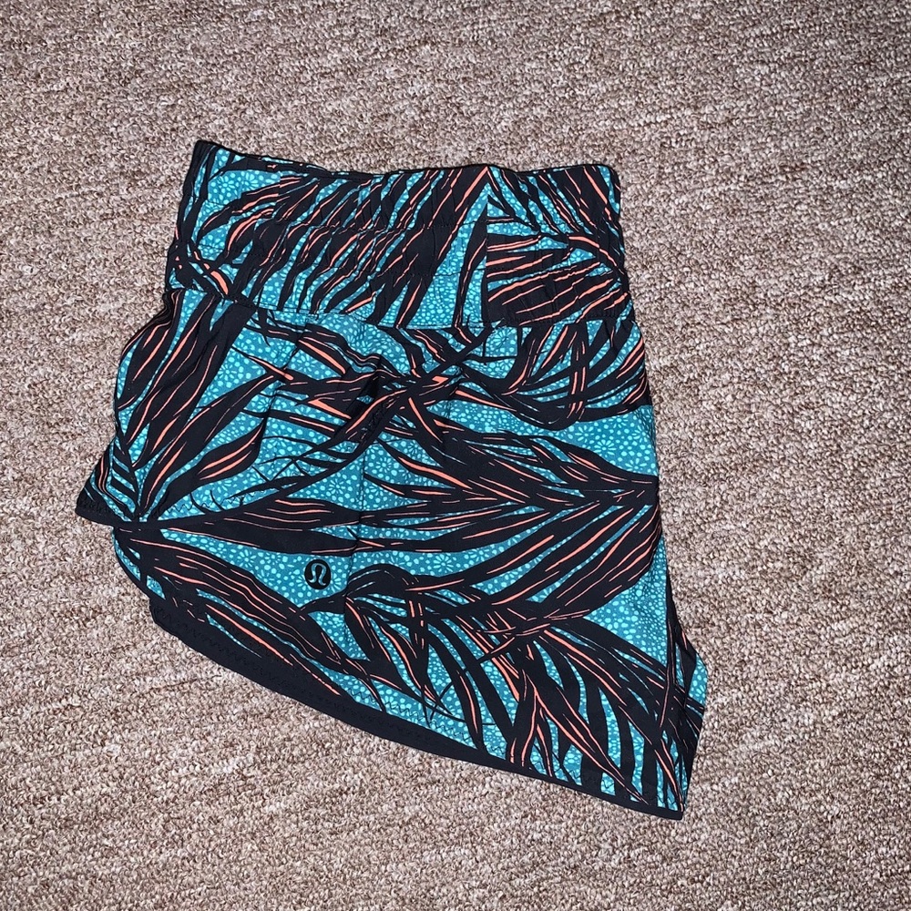 Lululemon 2” shorts